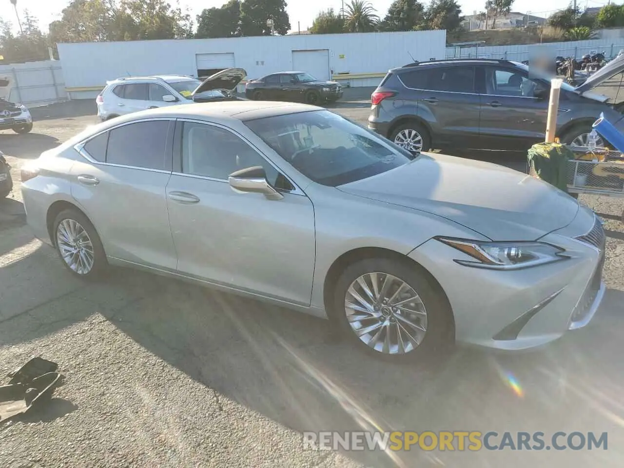 4 Photograph of a damaged car 58AEZ1B17LU074461 LEXUS ES350 2020