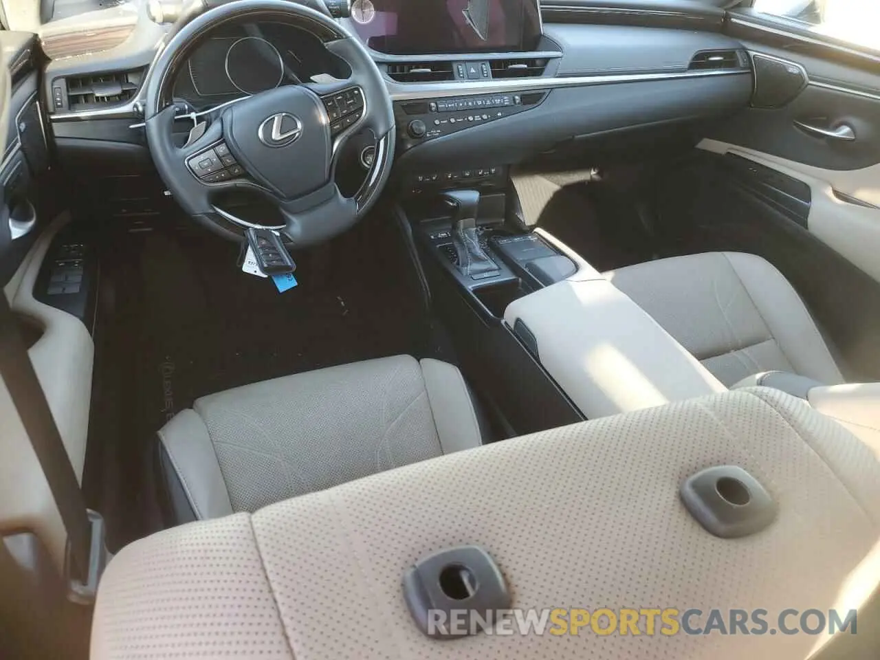 8 Photograph of a damaged car 58AEZ1B17LU074461 LEXUS ES350 2020