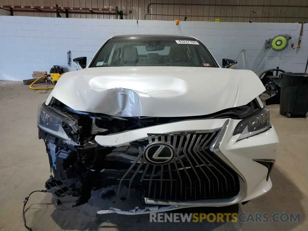 5 Photograph of a damaged car 58AEZ1B1XLU060005 LEXUS ES350 2020