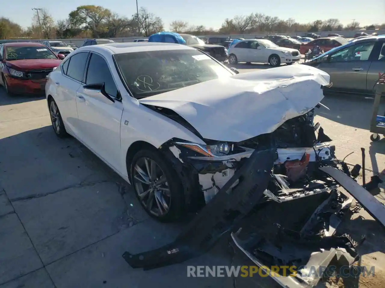 1 Photograph of a damaged car 58AGZ1B13LU075390 LEXUS ES350 2020