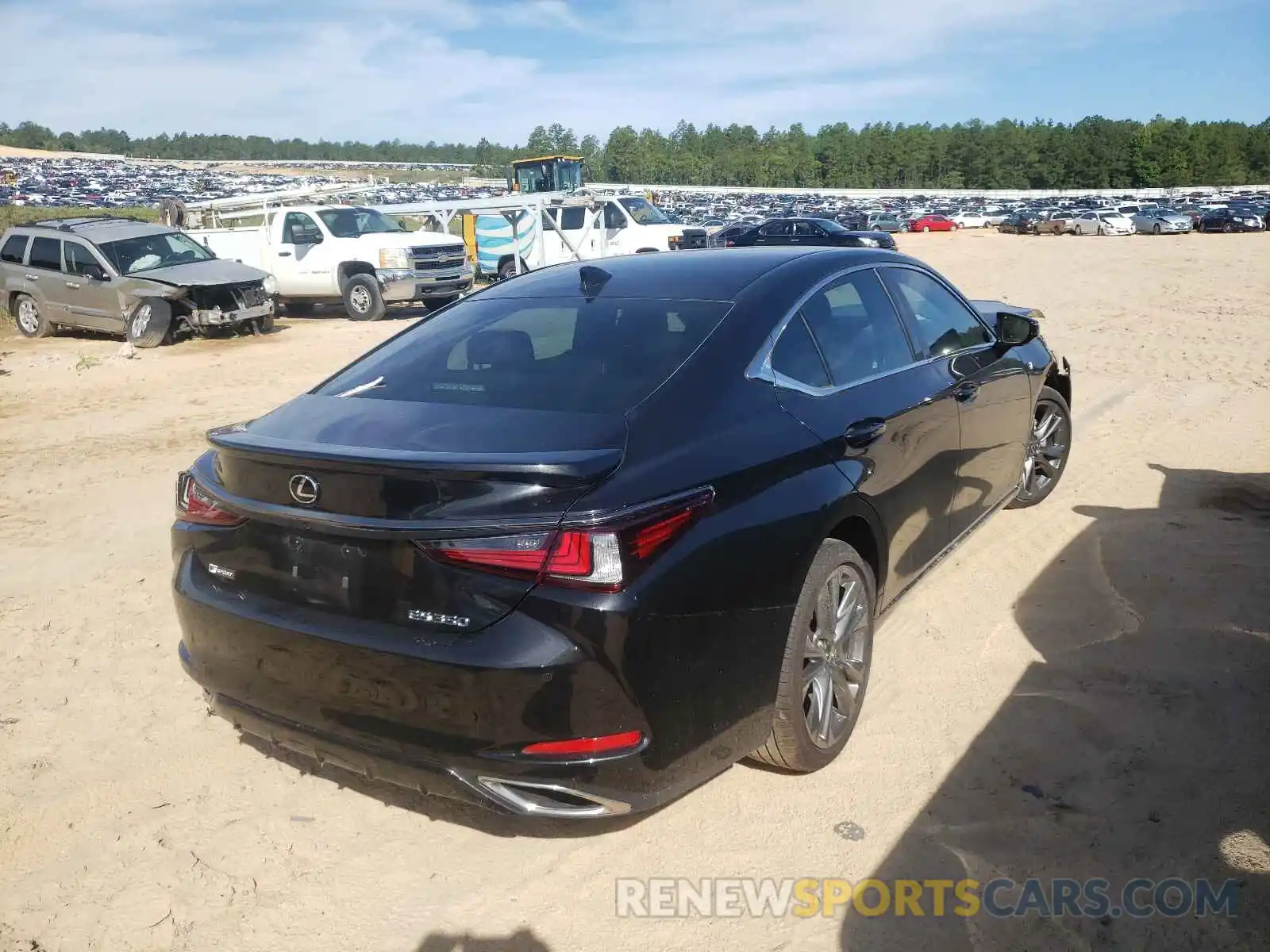 4 Photograph of a damaged car 58AGZ1B15LU058011 LEXUS ES350 2020