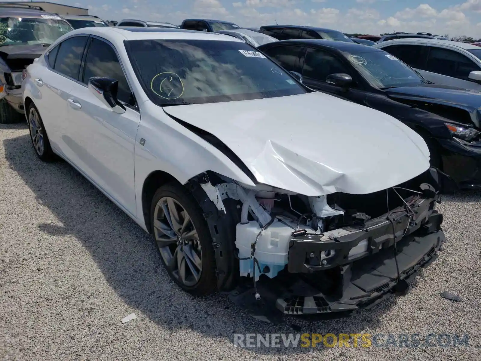 1 Photograph of a damaged car 58AGZ1B15LU065007 LEXUS ES350 2020