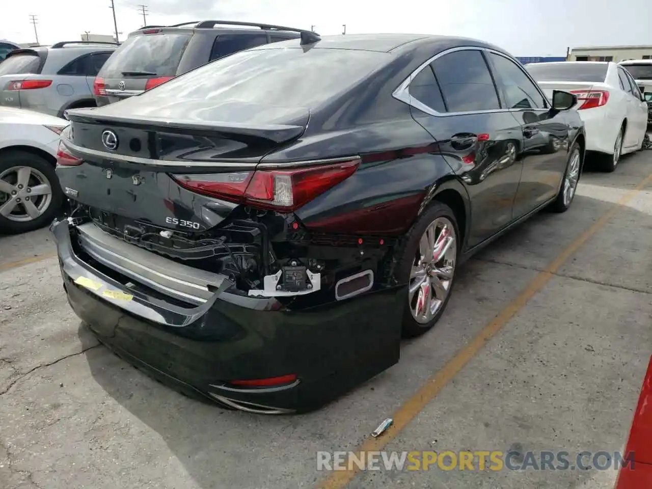 4 Photograph of a damaged car 58AGZ1B17LU072511 LEXUS ES350 2020