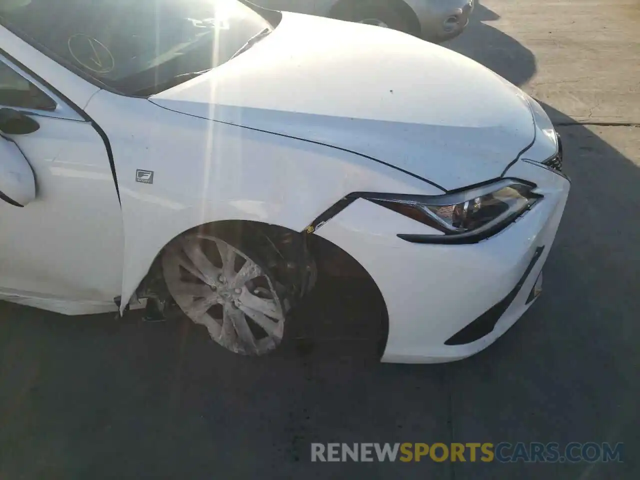 9 Photograph of a damaged car 58AGZ1B17LU080060 LEXUS ES350 2020