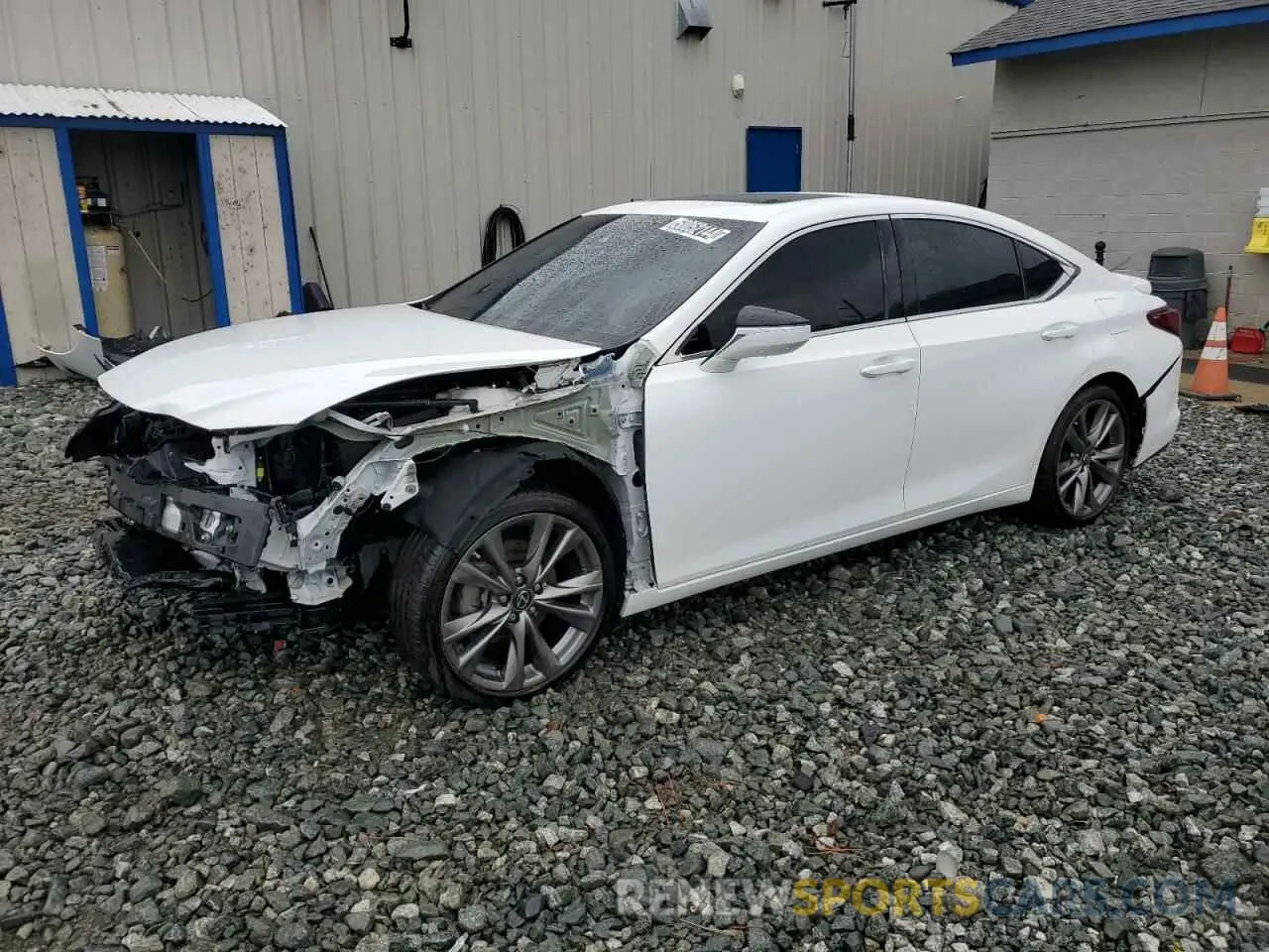 1 Photograph of a damaged car 58AGZ1B18LU060769 LEXUS ES350 2020