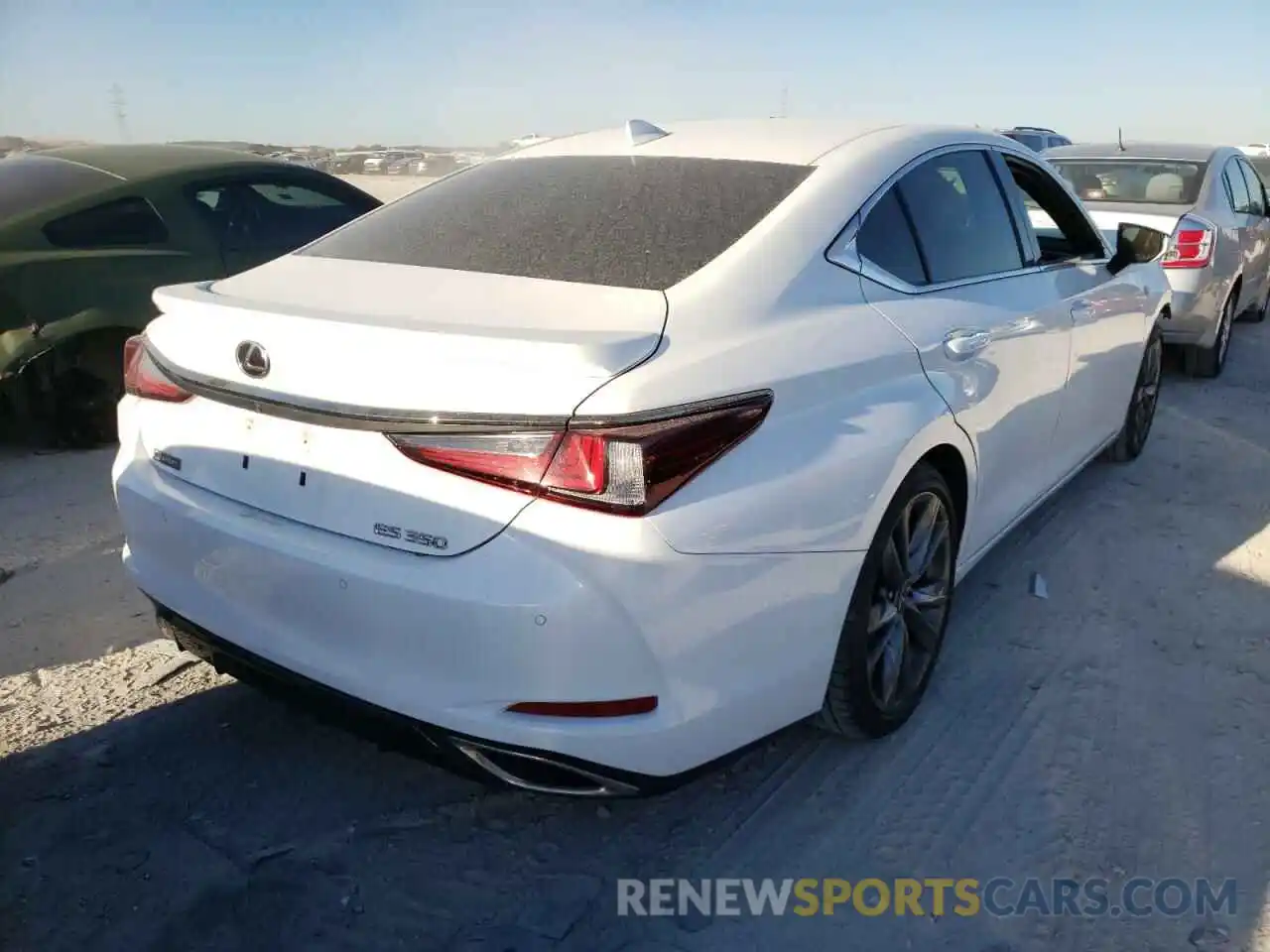 4 Photograph of a damaged car 58AGZ1B19LU059226 LEXUS ES350 2020