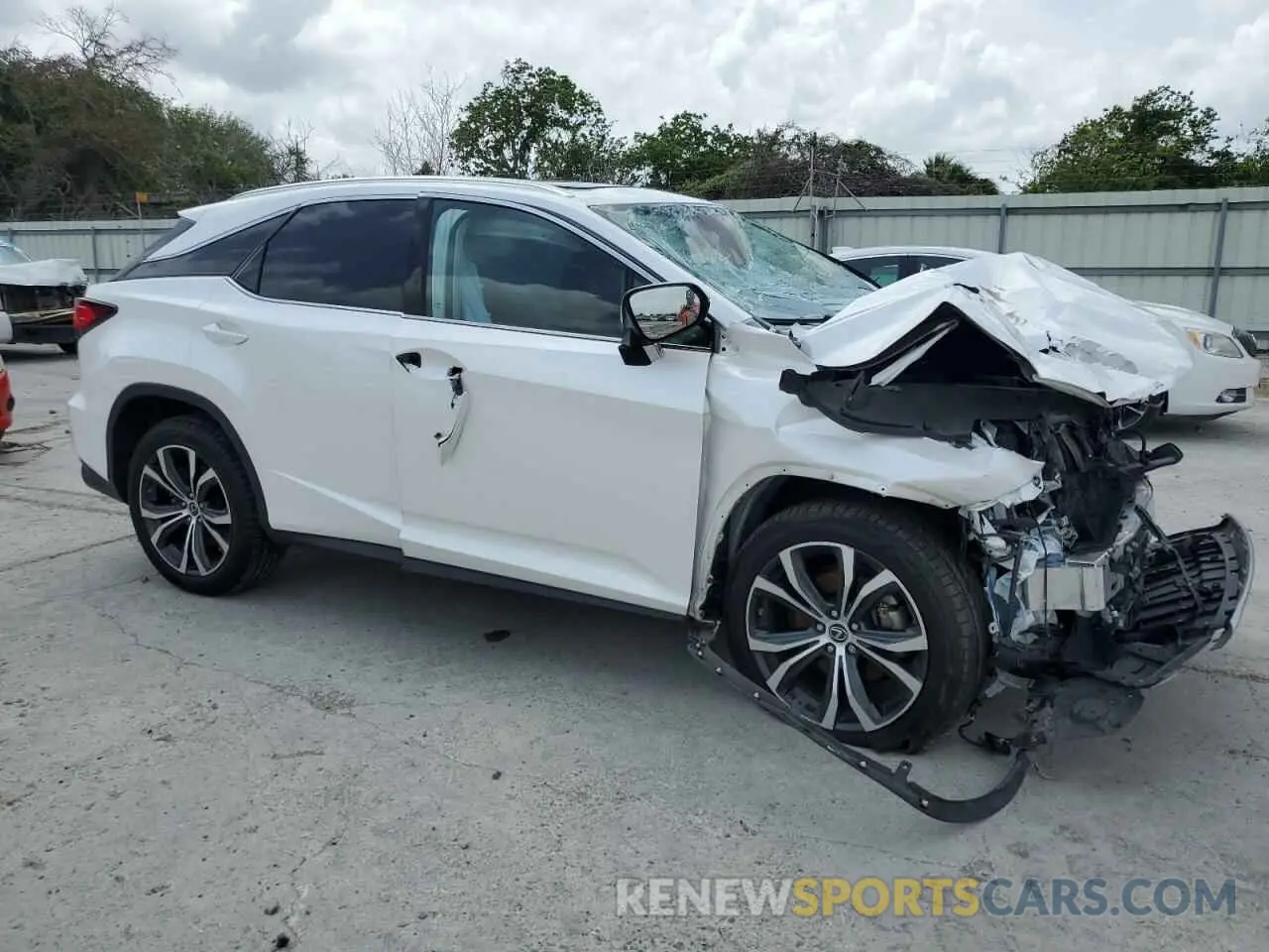 4 Photograph of a damaged car 2T2HZMAA9MC205427 LEXUS ES350 2021