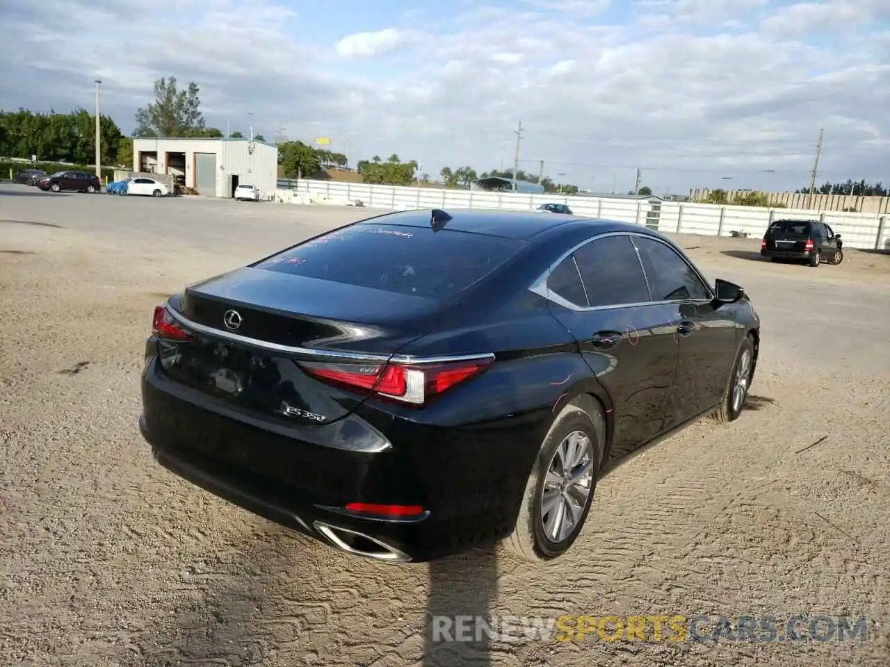 4 Photograph of a damaged car 58ACZ1B19MU102205 LEXUS ES350 2021