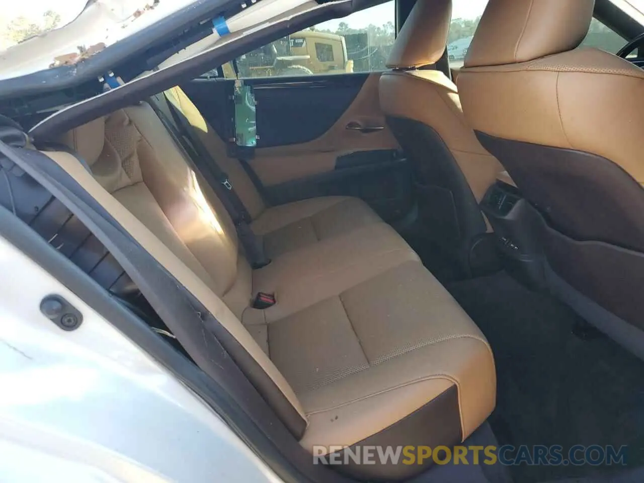 10 Photograph of a damaged car 58ADZ1B10MU093799 LEXUS ES350 2021