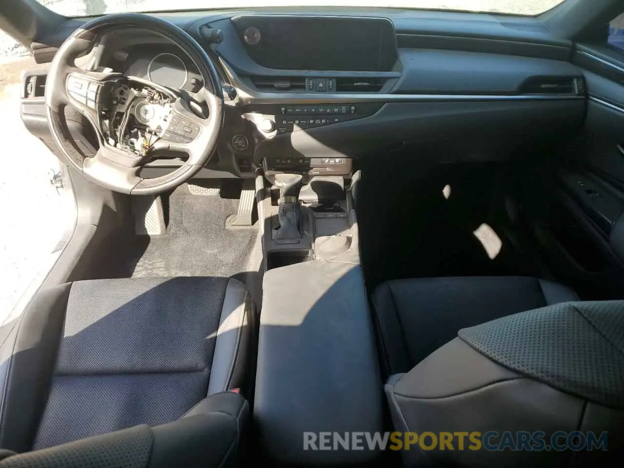 8 Photograph of a damaged car 58ADZ1B11MU090300 LEXUS ES350 2021