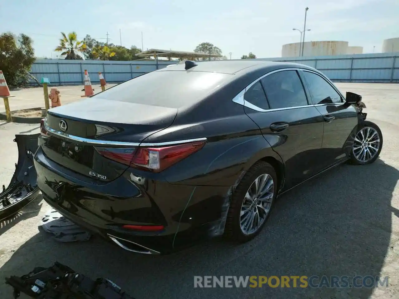 4 Photograph of a damaged car 58ADZ1B11MU100663 LEXUS ES350 2021