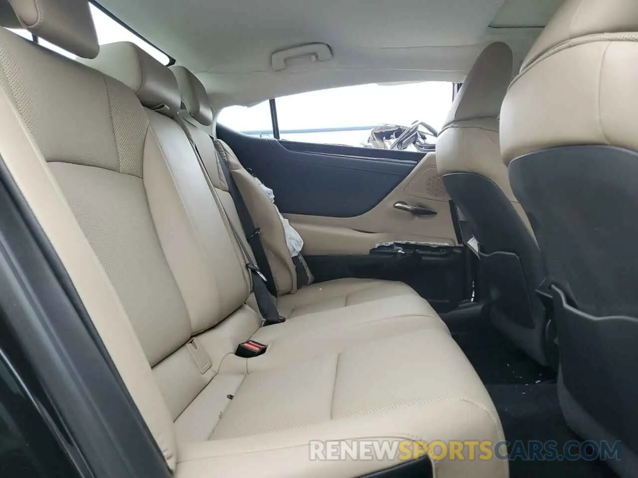10 Photograph of a damaged car 58ADZ1B11MU104194 LEXUS ES350 2021