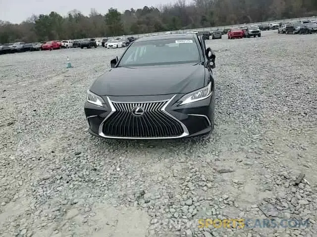 11 Photograph of a damaged car 58ADZ1B11MU104194 LEXUS ES350 2021