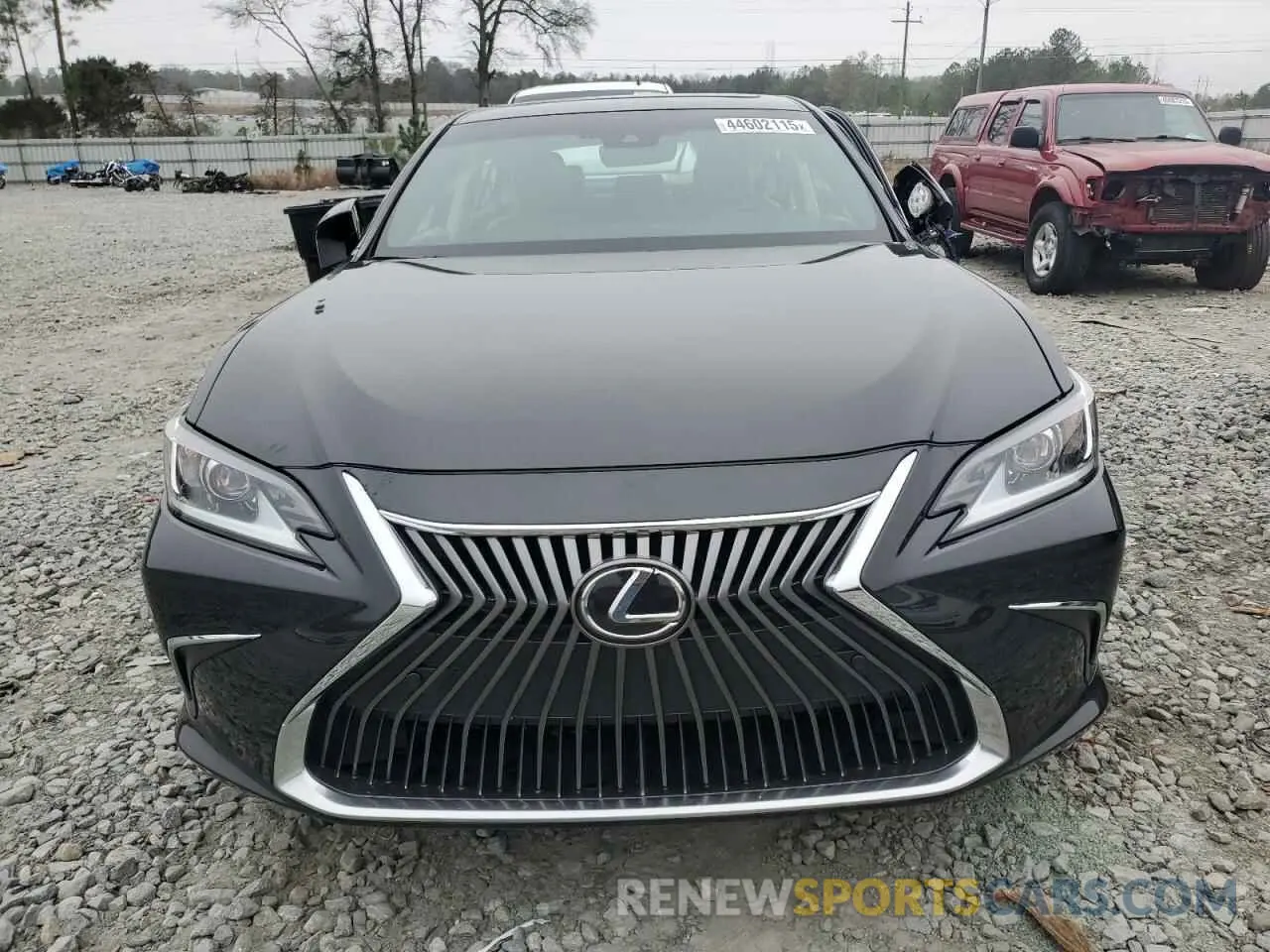 5 Photograph of a damaged car 58ADZ1B11MU104194 LEXUS ES350 2021