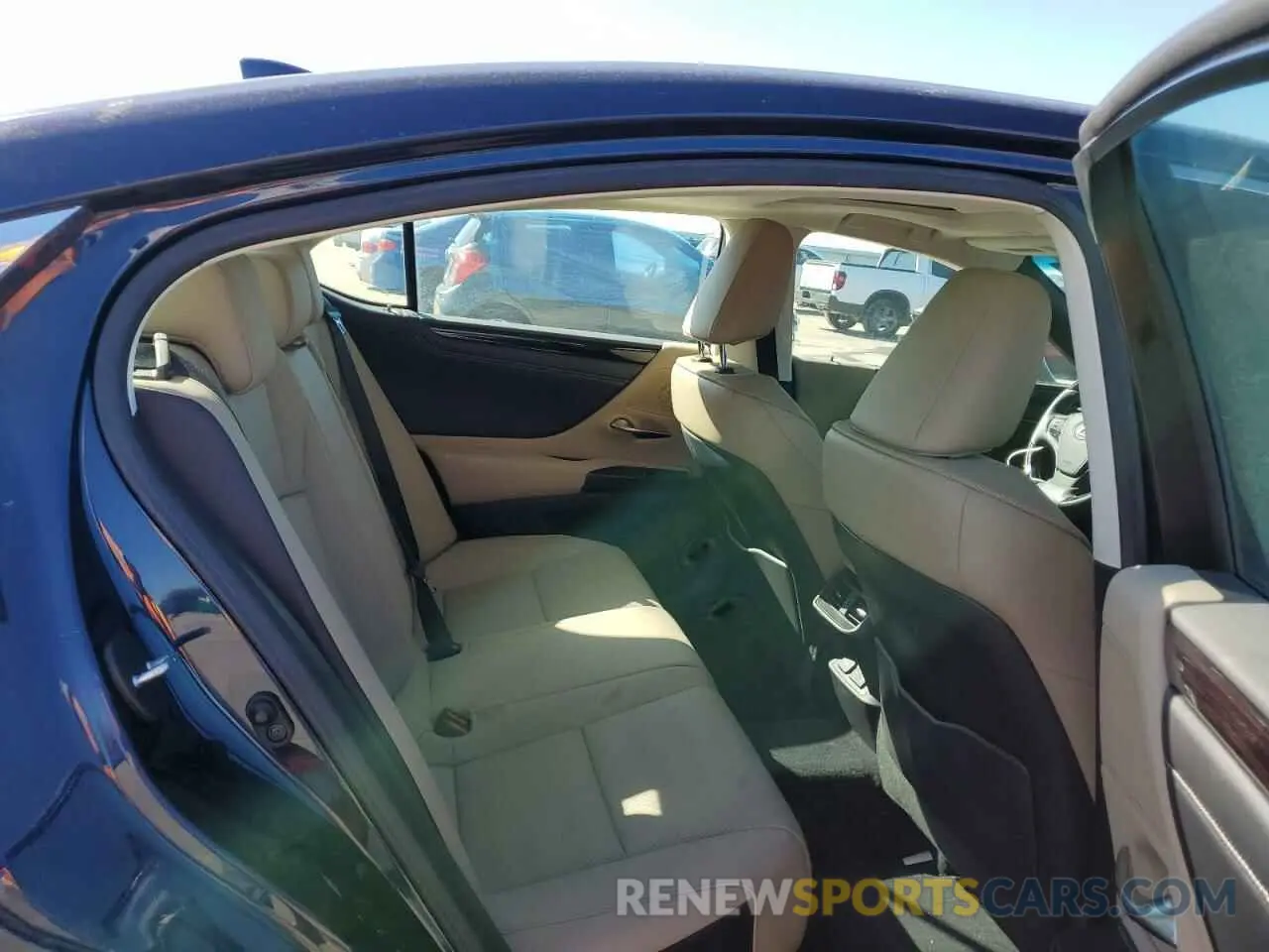 10 Photograph of a damaged car 58ADZ1B12MU090578 LEXUS ES350 2021