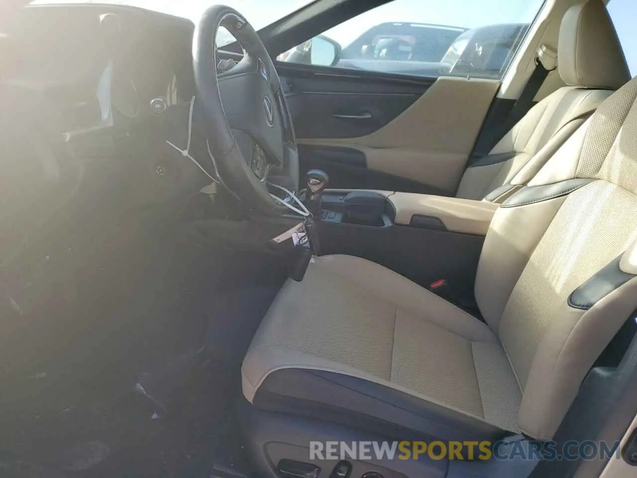 7 Photograph of a damaged car 58ADZ1B12MU108593 LEXUS ES350 2021