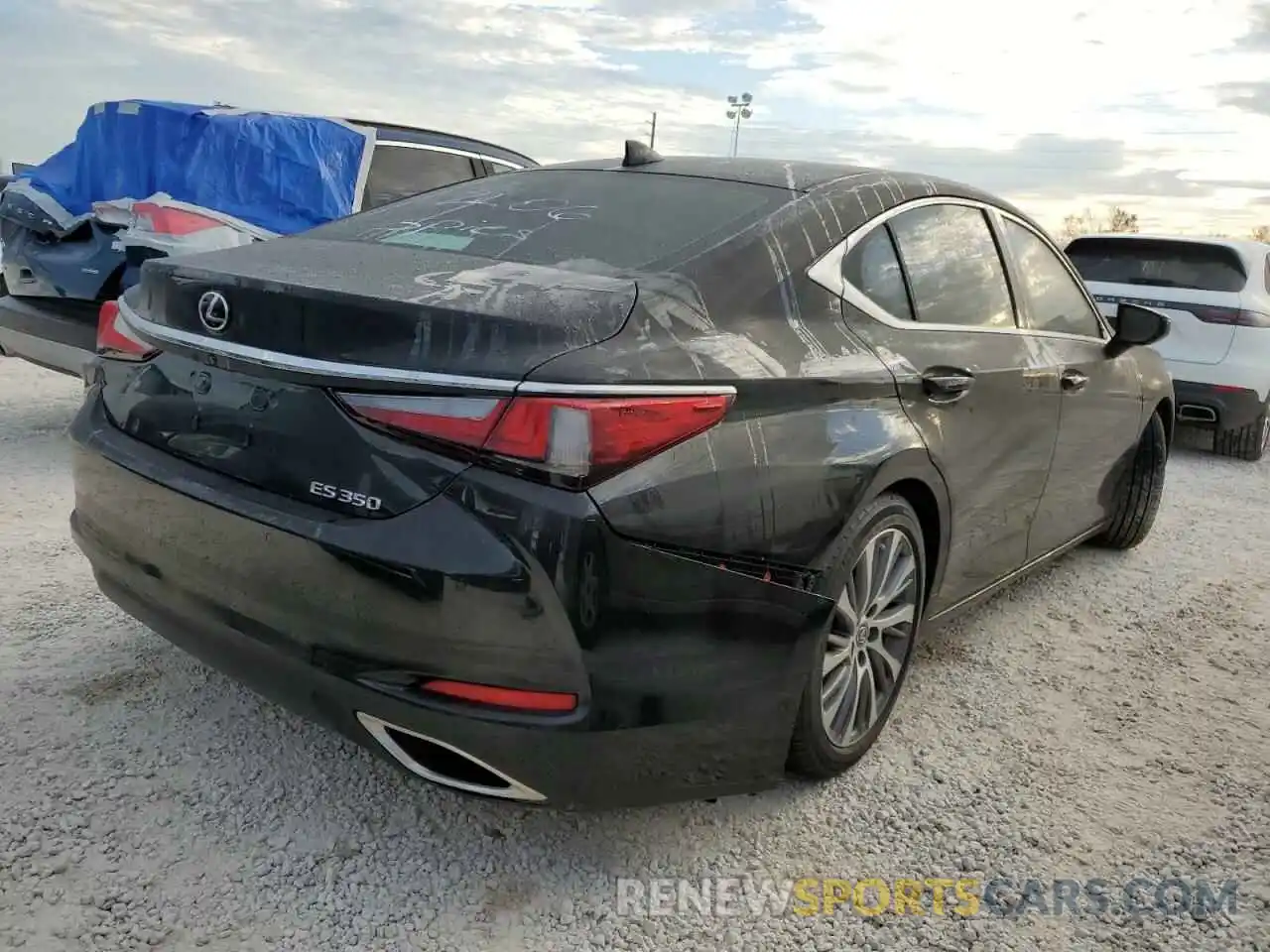 4 Photograph of a damaged car 58ADZ1B13MU084983 LEXUS ES350 2021