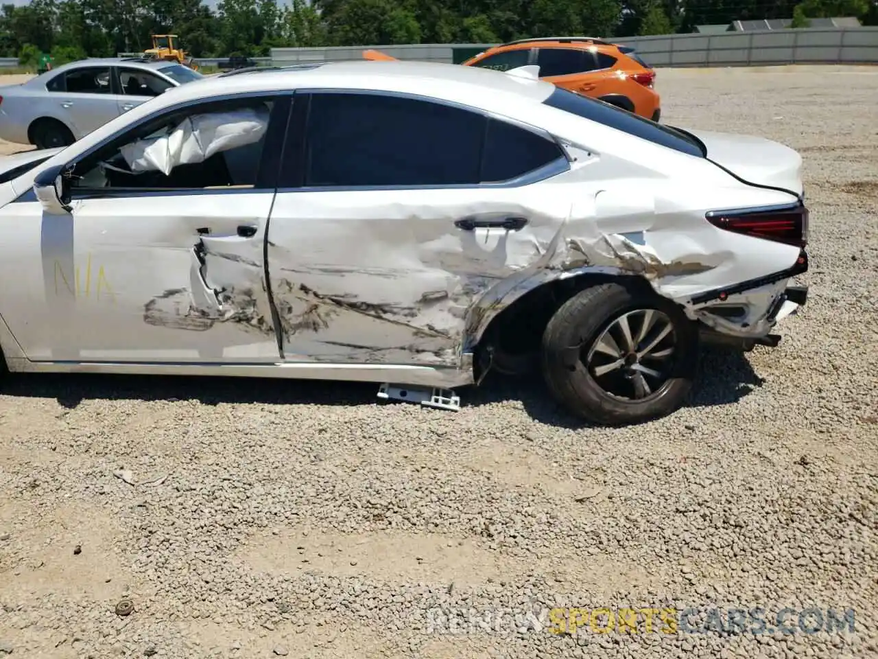 9 Photograph of a damaged car 58ADZ1B13MU093697 LEXUS ES350 2021