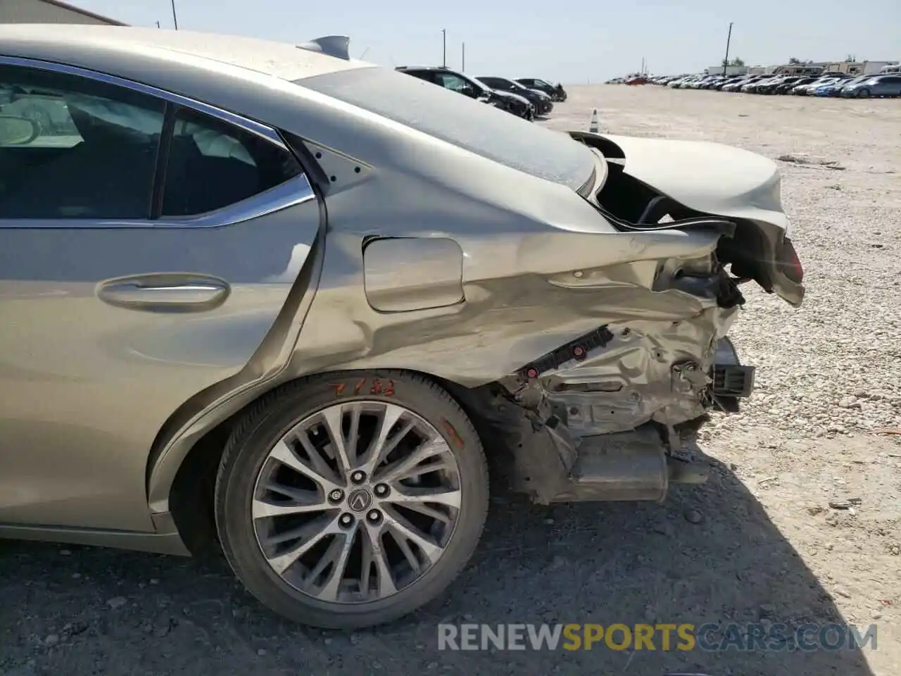 9 Photograph of a damaged car 58ADZ1B13MU096552 LEXUS ES350 2021