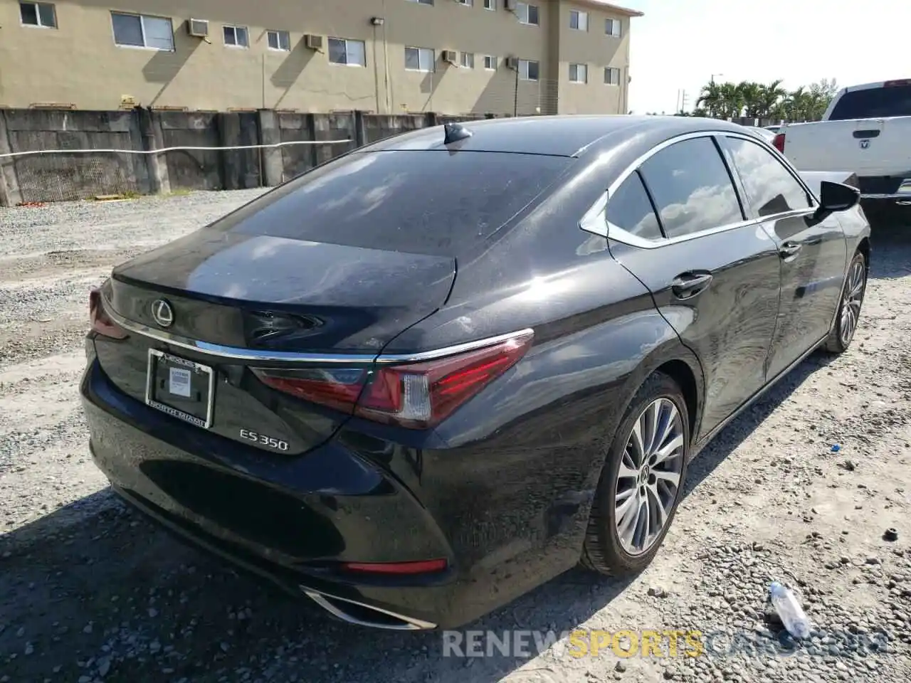 4 Photograph of a damaged car 58ADZ1B13MU101135 LEXUS ES350 2021