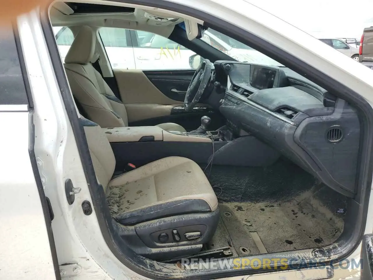 5 Photograph of a damaged car 58ADZ1B15MU088467 LEXUS ES350 2021