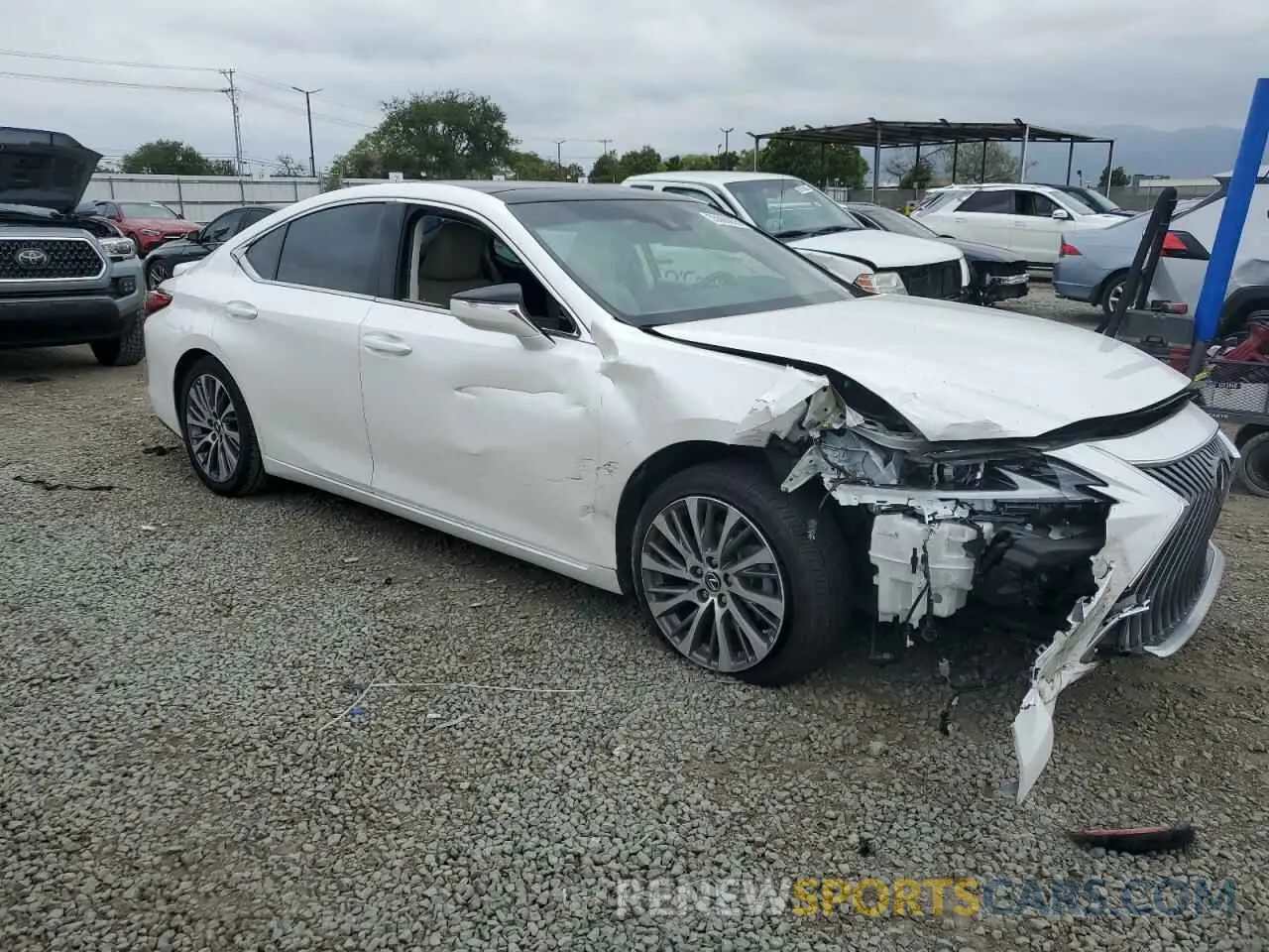 4 Photograph of a damaged car 58ADZ1B15MU098190 LEXUS ES350 2021