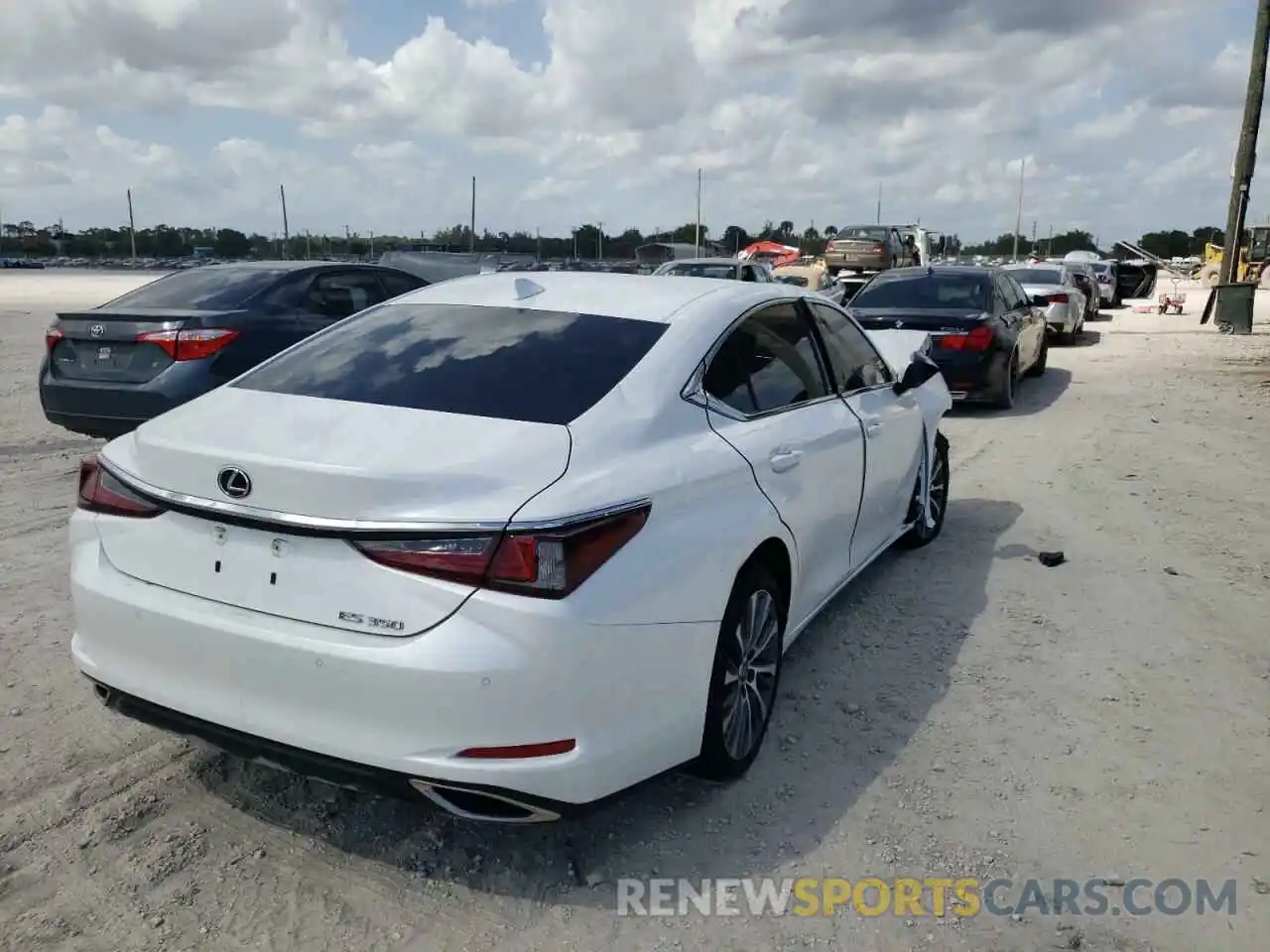 4 Photograph of a damaged car 58ADZ1B15MU104022 LEXUS ES350 2021