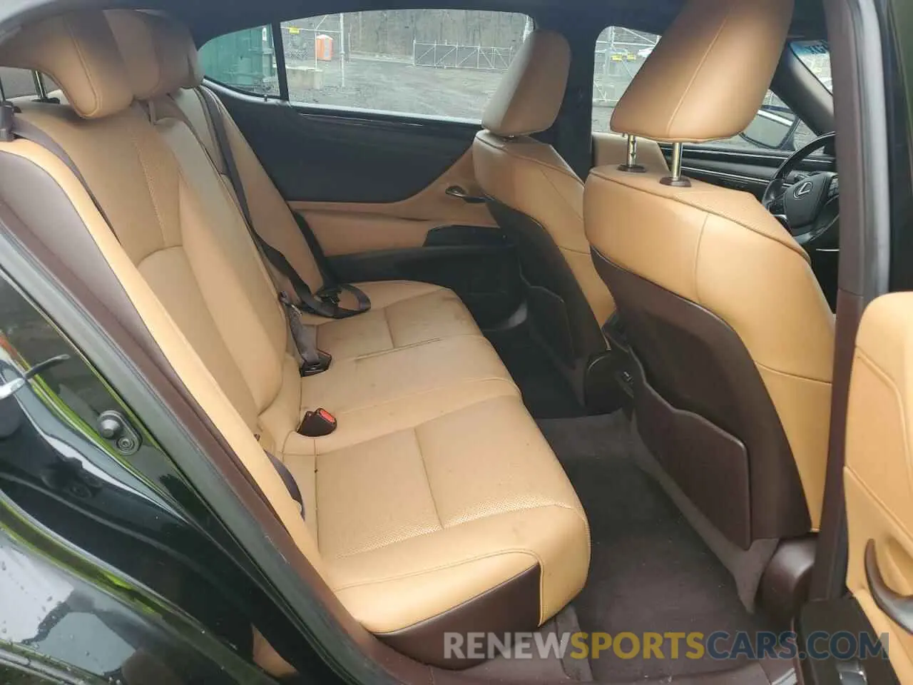 11 Photograph of a damaged car 58ADZ1B16MU087070 LEXUS ES350 2021