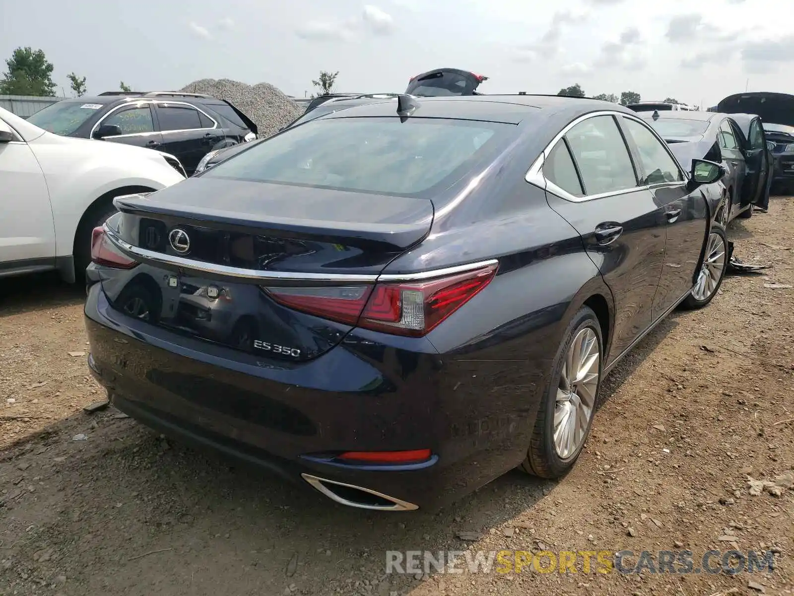 4 Photograph of a damaged car 58AEZ1B14MU083104 LEXUS ES350 2021