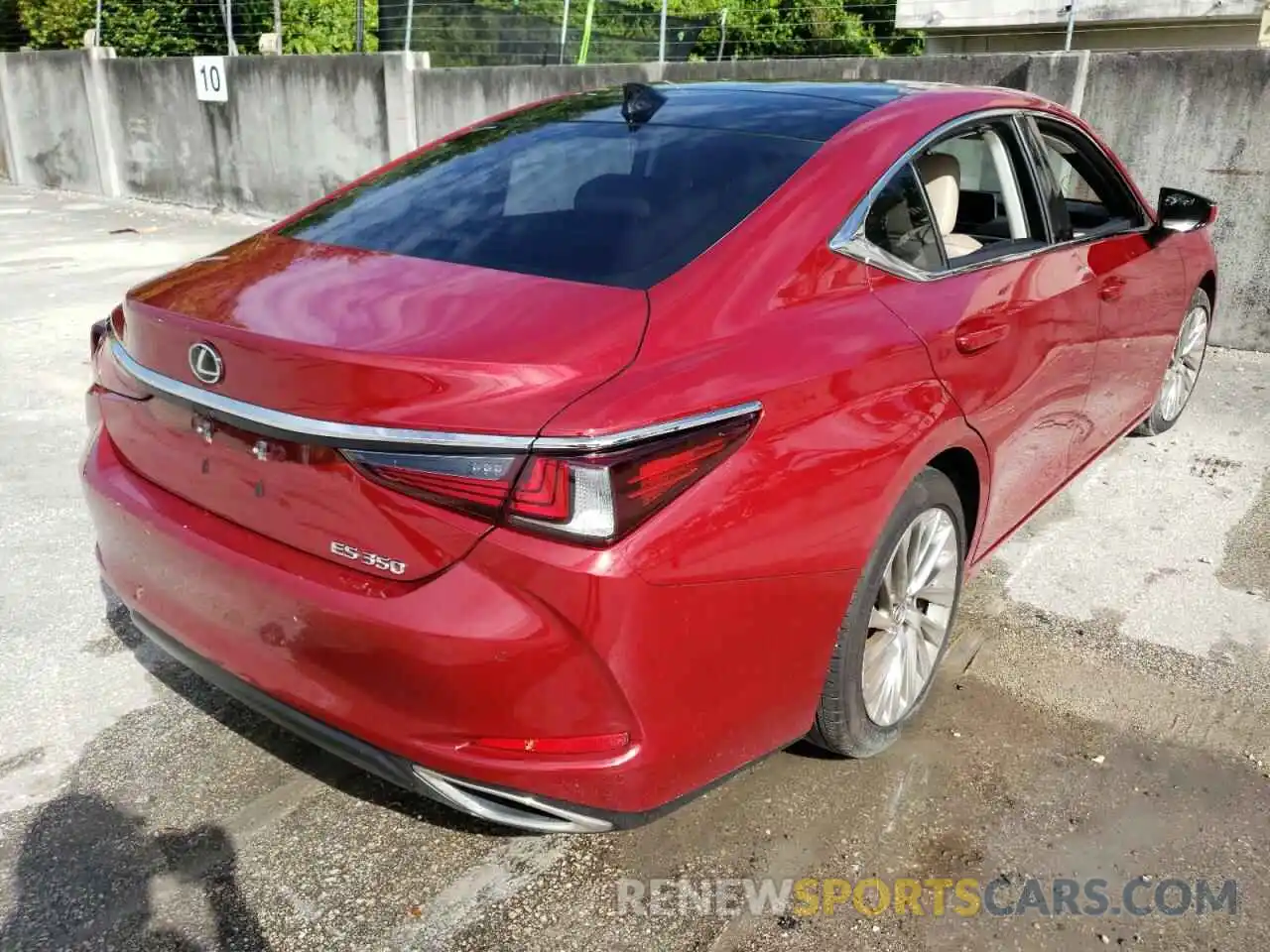 4 Photograph of a damaged car 58AFZ1B14MU101833 LEXUS ES350 2021