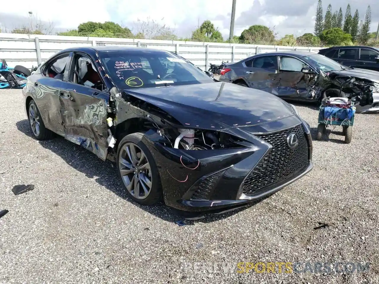 1 Photograph of a damaged car 58AGZ1B10MU083366 LEXUS ES350 2021