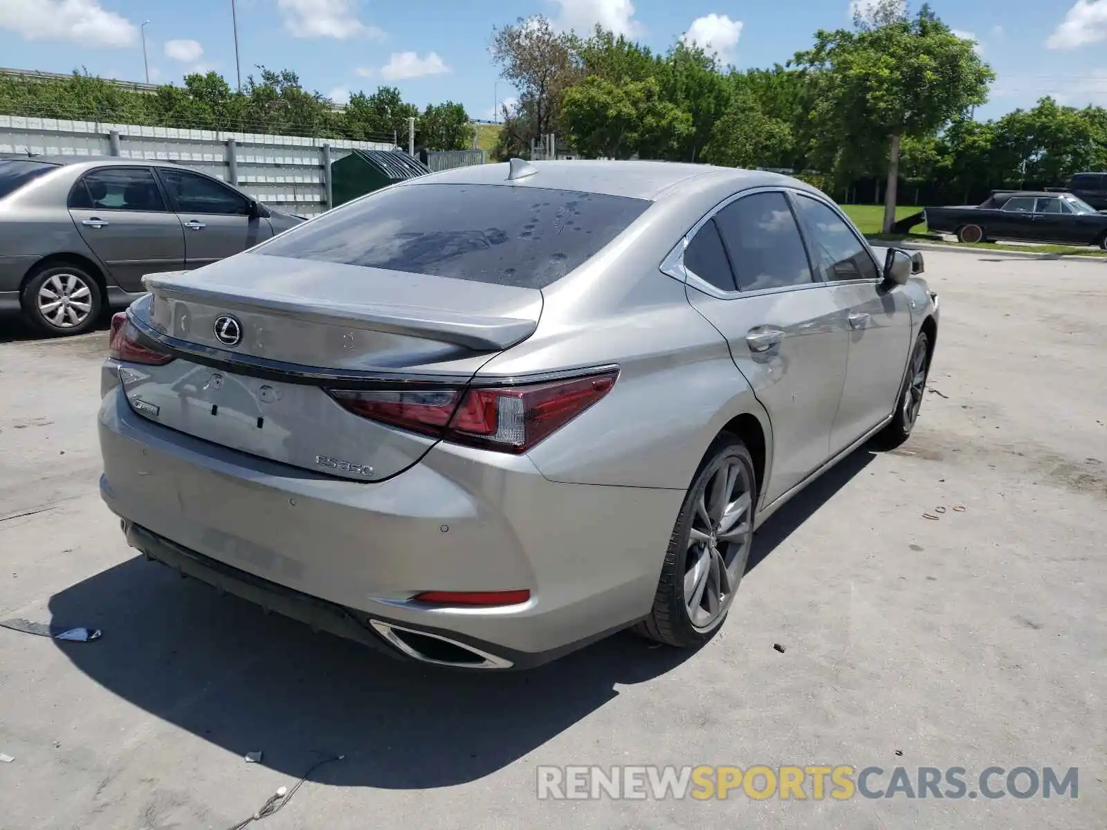 4 Photograph of a damaged car 58AGZ1B11MU101955 LEXUS ES350 2021