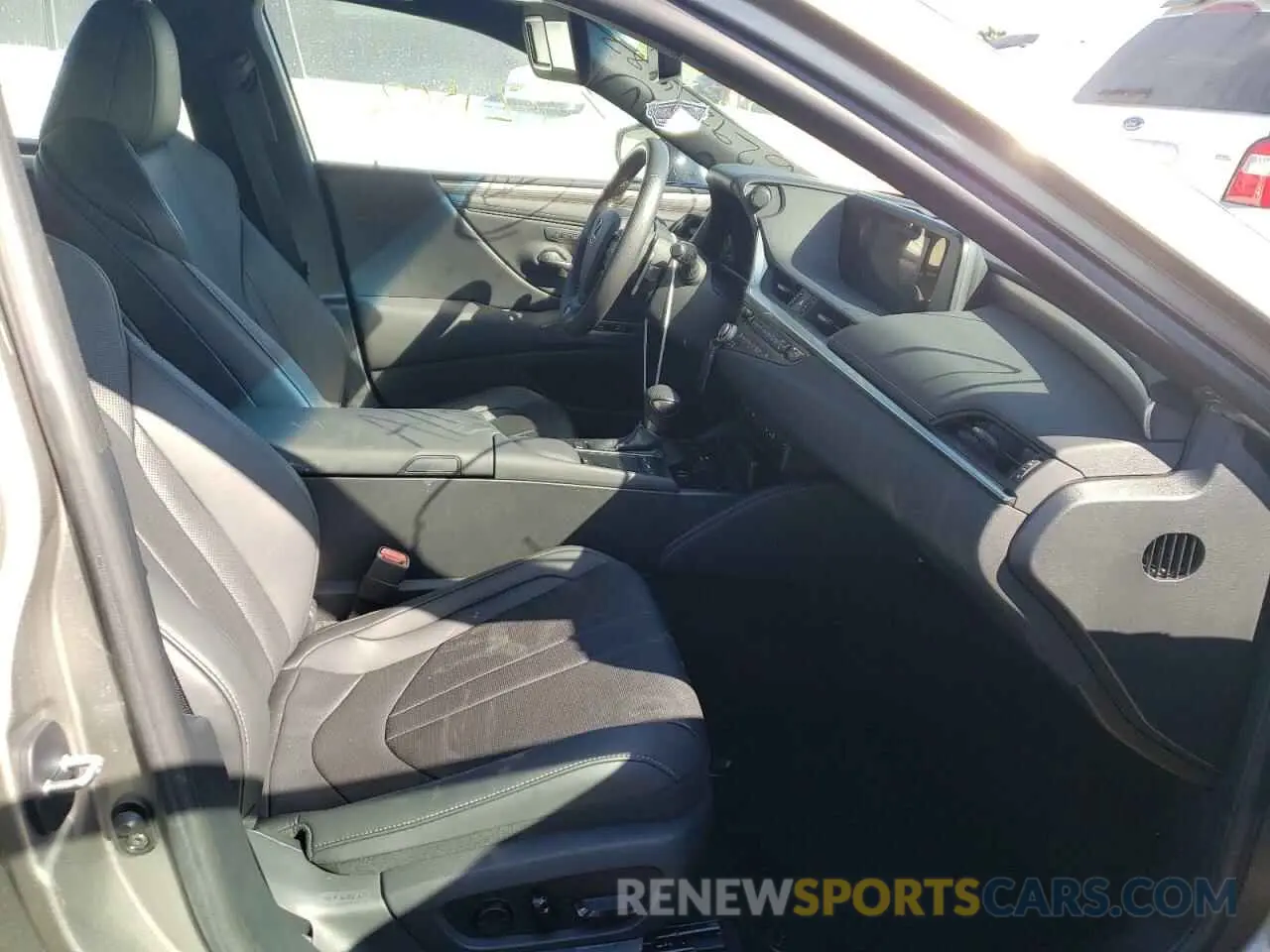 5 Photograph of a damaged car 58AGZ1B19MU089960 LEXUS ES350 2021