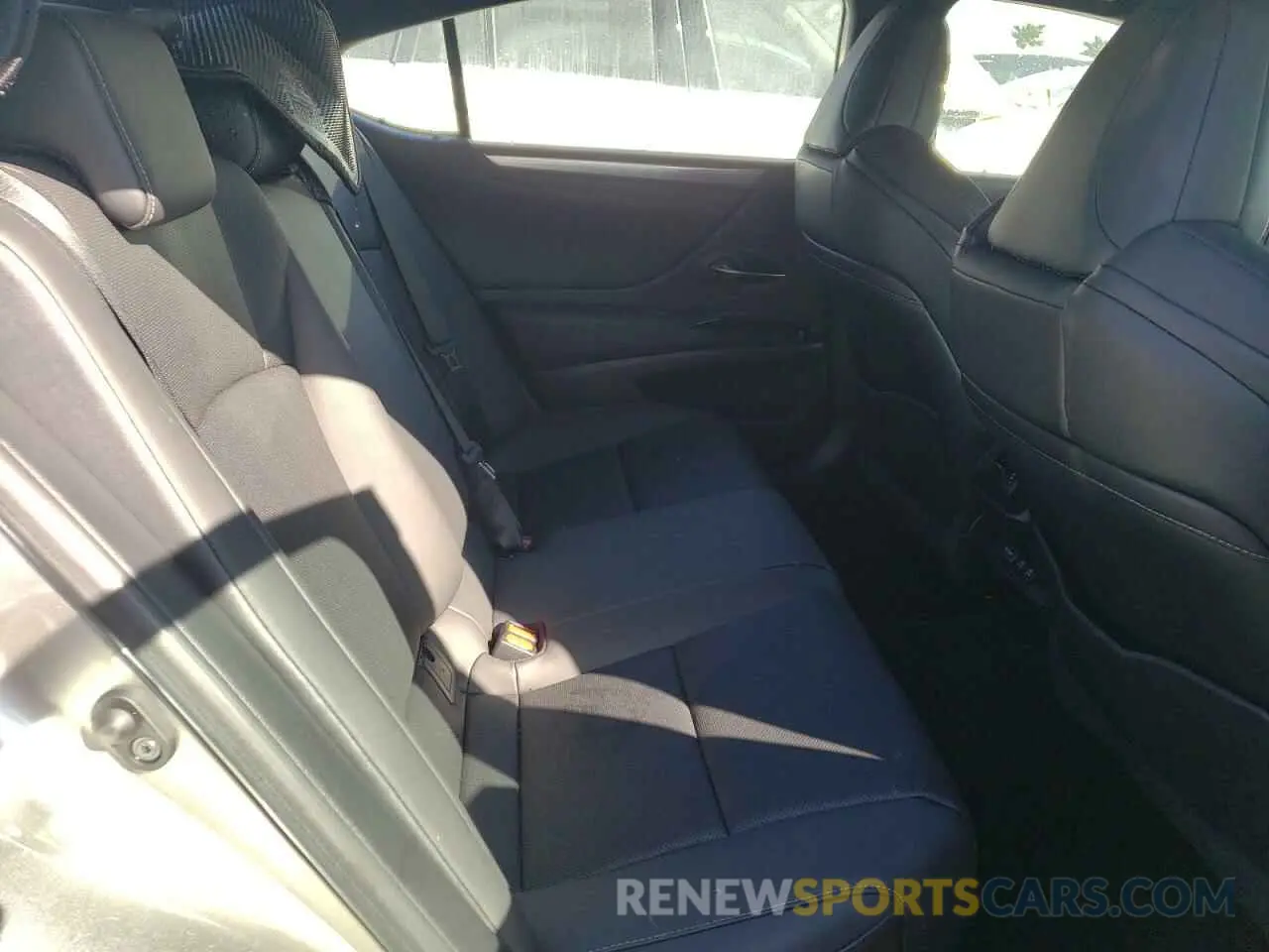 6 Photograph of a damaged car 58AGZ1B19MU089960 LEXUS ES350 2021