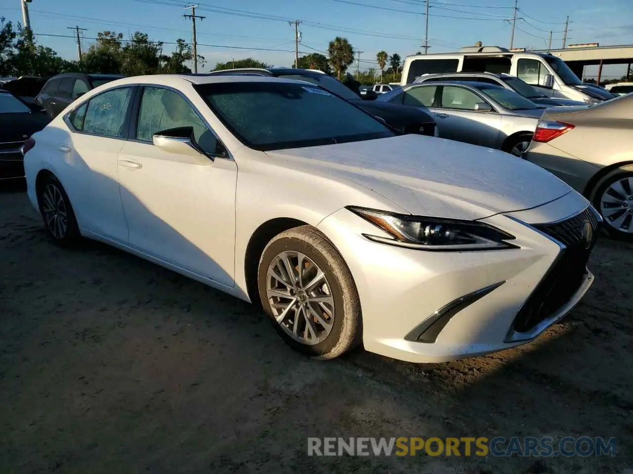 4 Photograph of a damaged car 58ACZ1B12NU135595 LEXUS ES350 2022