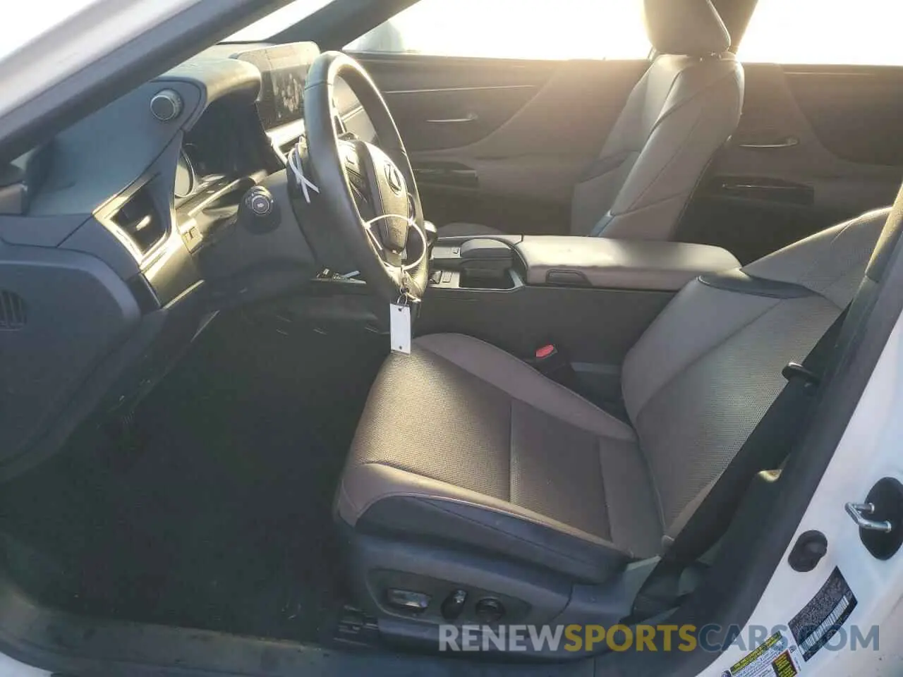 7 Photograph of a damaged car 58ACZ1B12NU135595 LEXUS ES350 2022