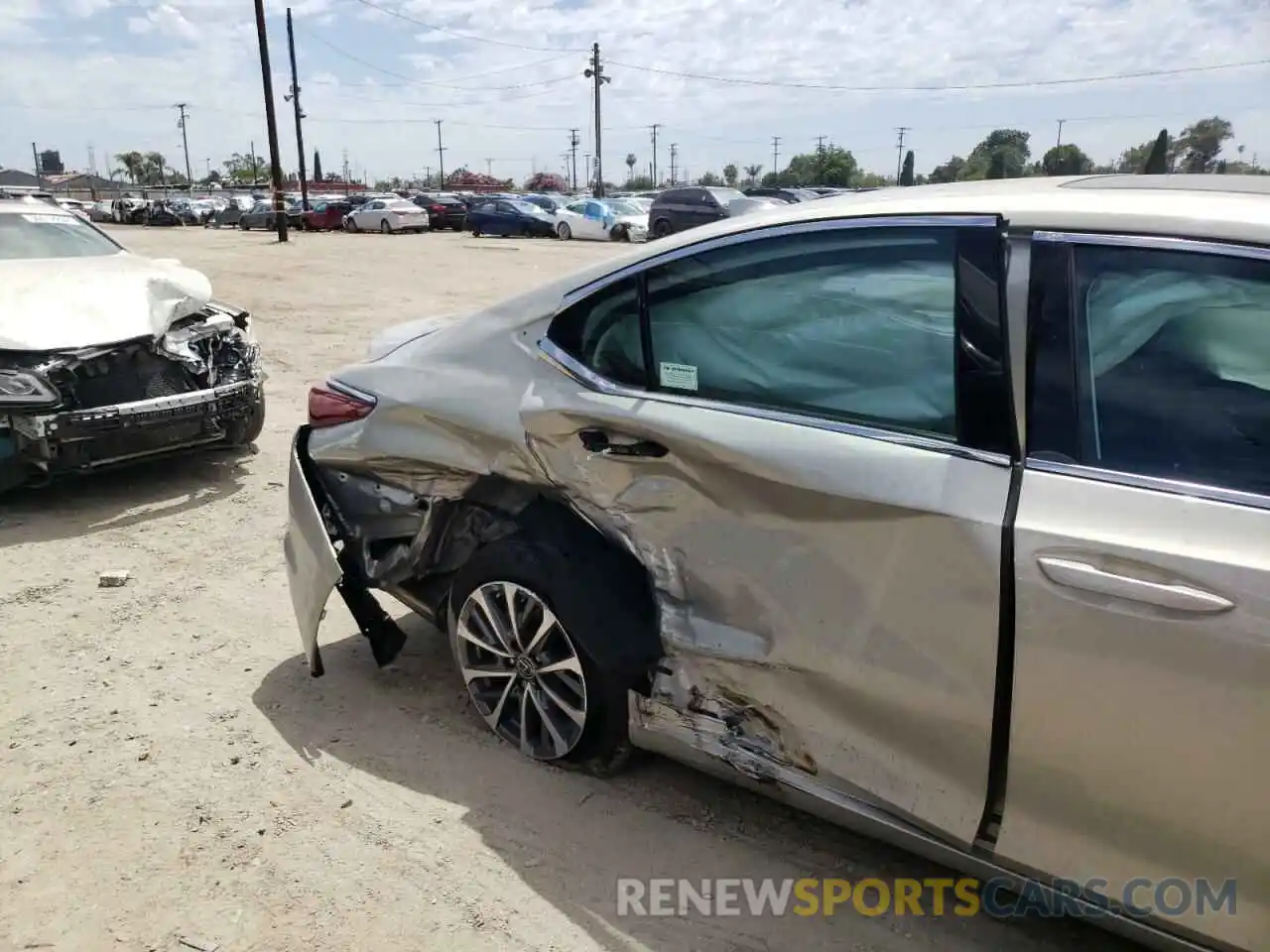 9 Photograph of a damaged car 58ACZ1B15NU127667 LEXUS ES350 2022