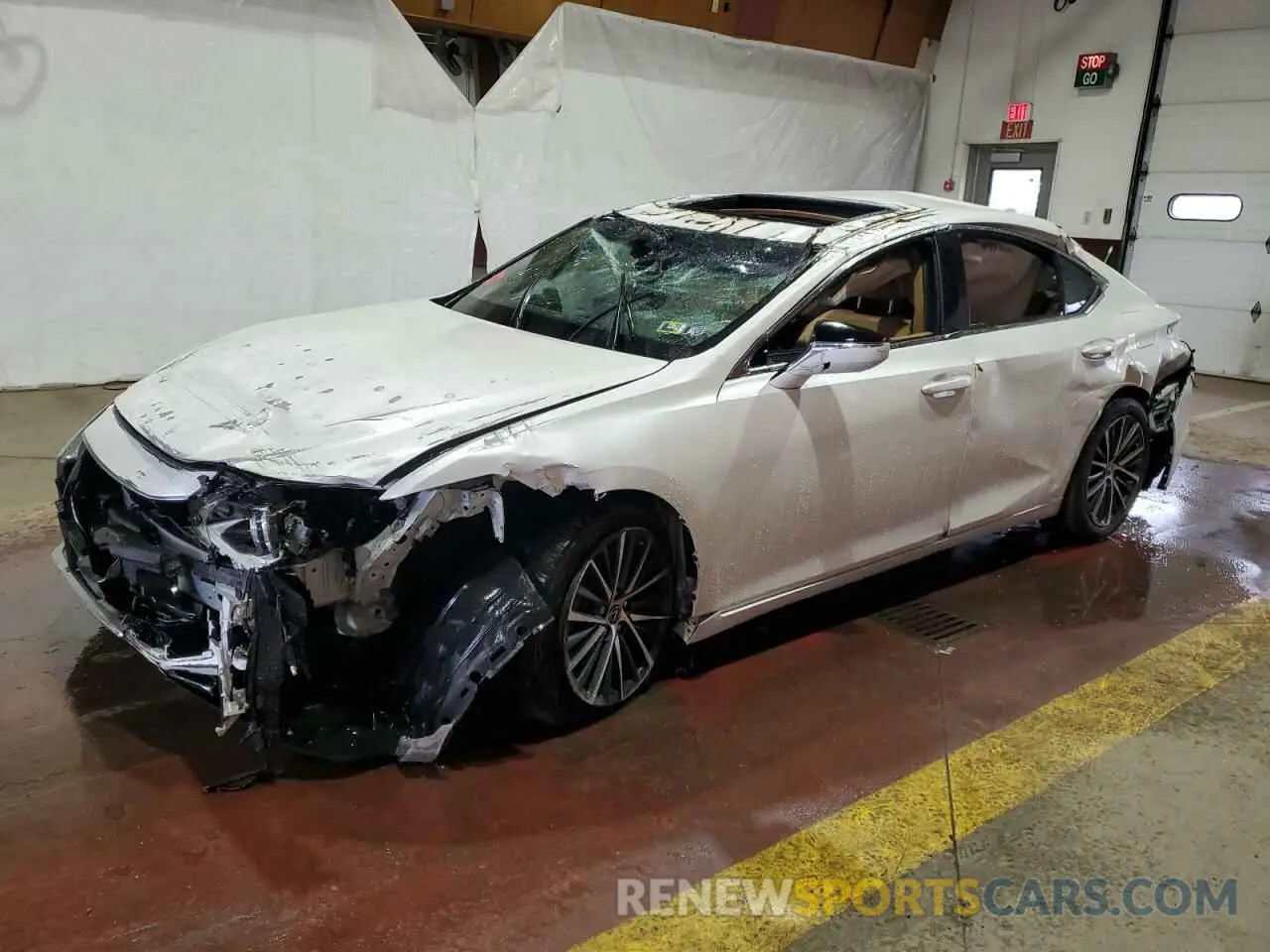 1 Photograph of a damaged car 58ADZ1B10NU136071 LEXUS ES350 2022