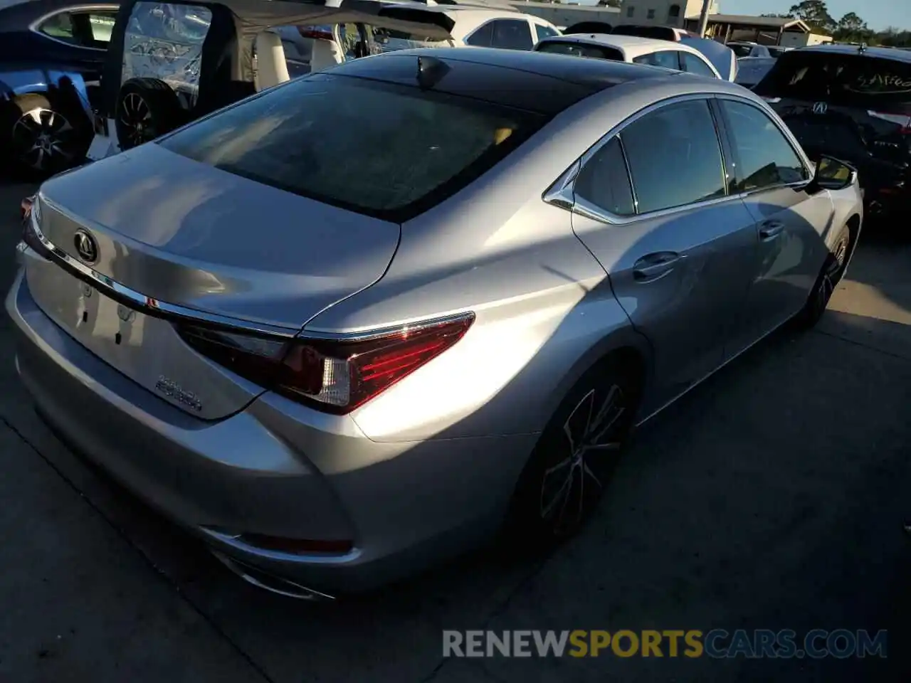 4 Photograph of a damaged car 58ADZ1B11NU120929 LEXUS ES350 2022