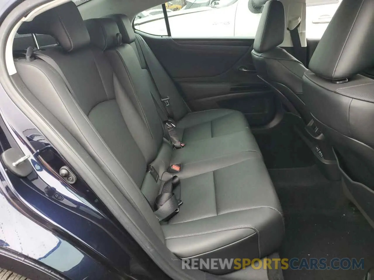 10 Photograph of a damaged car 58ADZ1B12NU128473 LEXUS ES350 2022