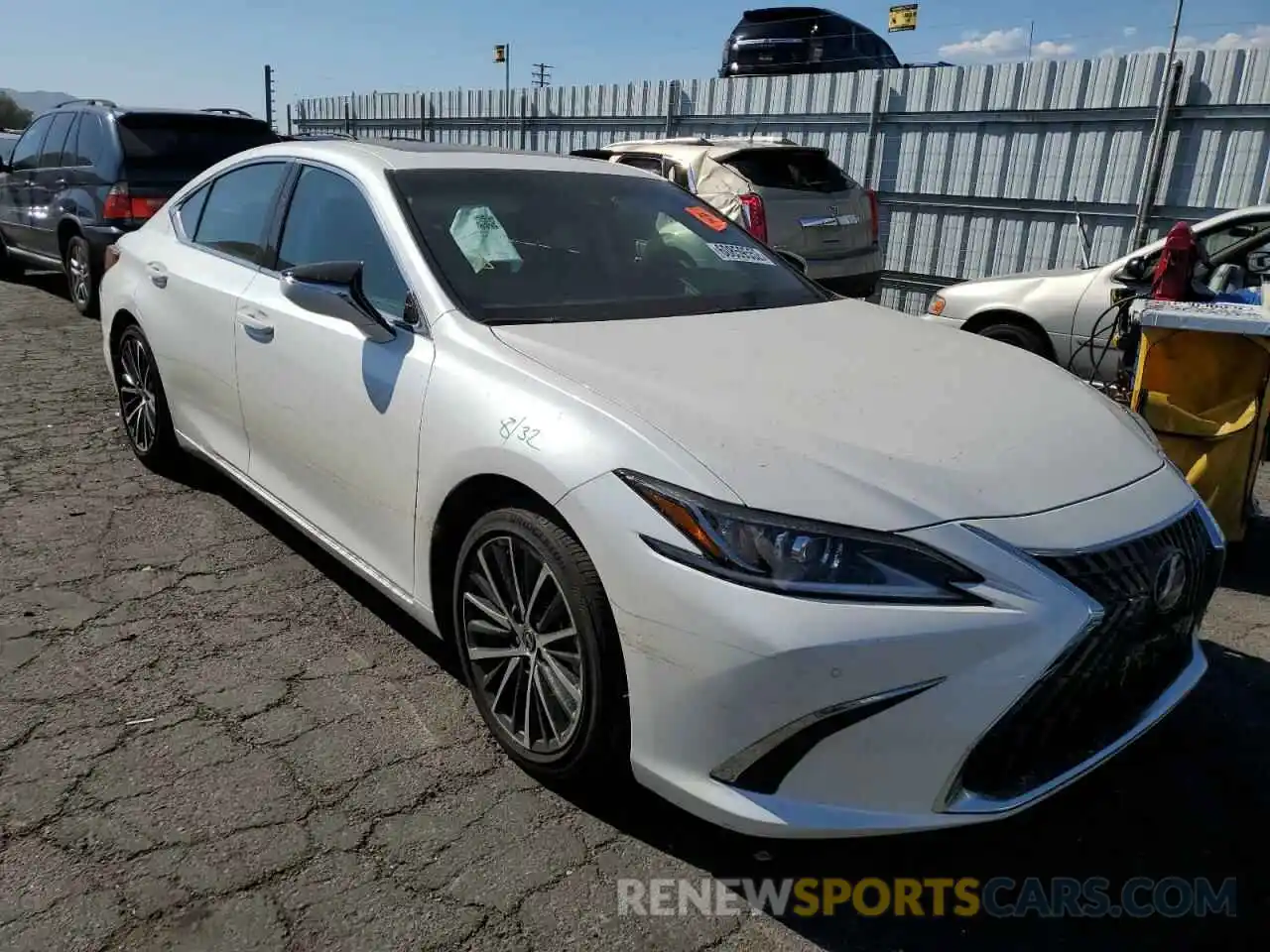 1 Photograph of a damaged car 58ADZ1B12NU132474 LEXUS ES350 2022