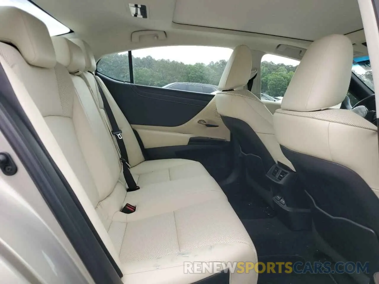 10 Photograph of a damaged car 58ADZ1B14NU139183 LEXUS ES350 2022