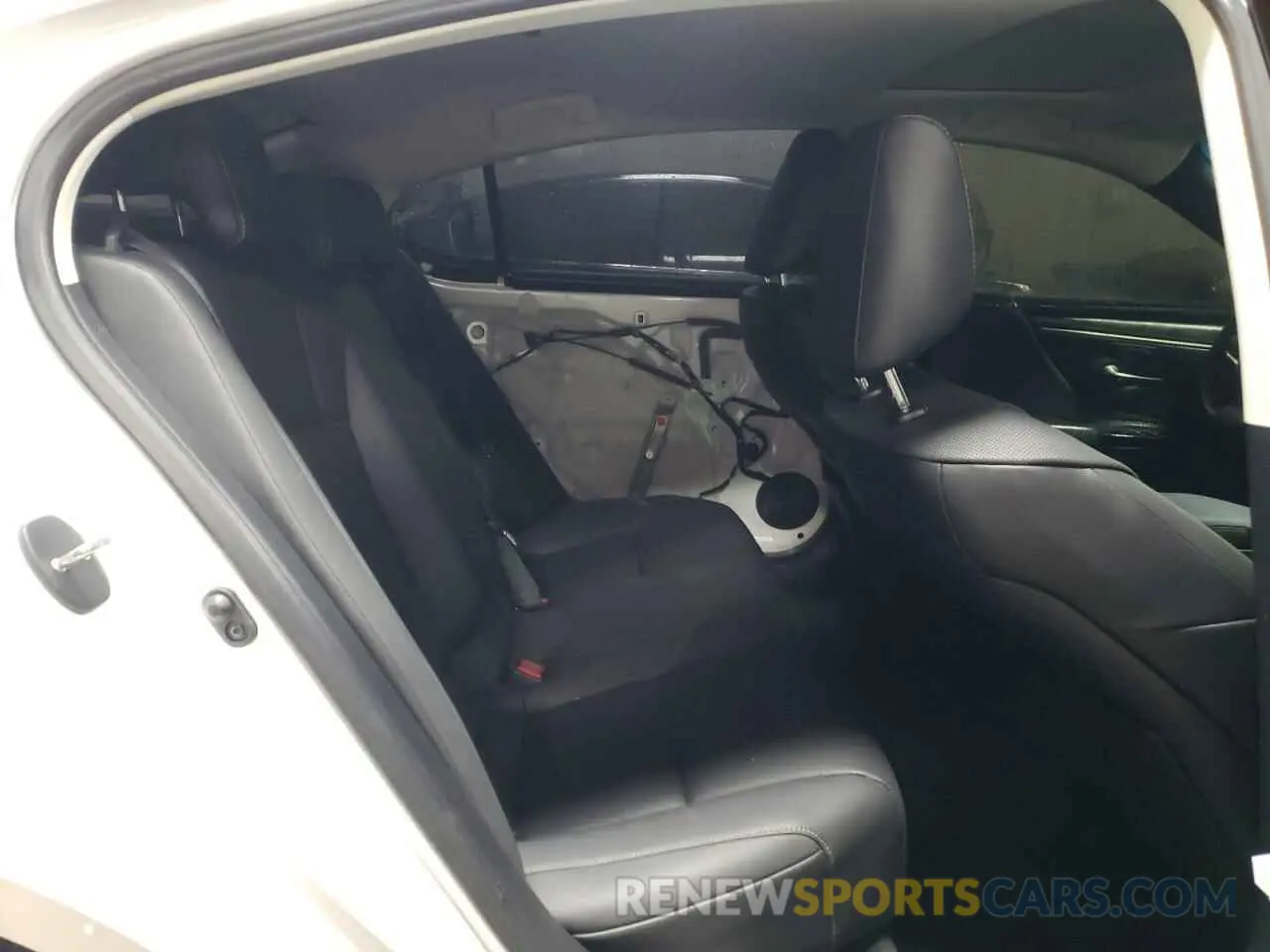 10 Photograph of a damaged car 58ADZ1B17NU121972 LEXUS ES350 2022