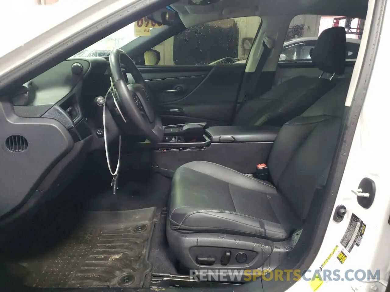 7 Photograph of a damaged car 58ADZ1B17NU121972 LEXUS ES350 2022