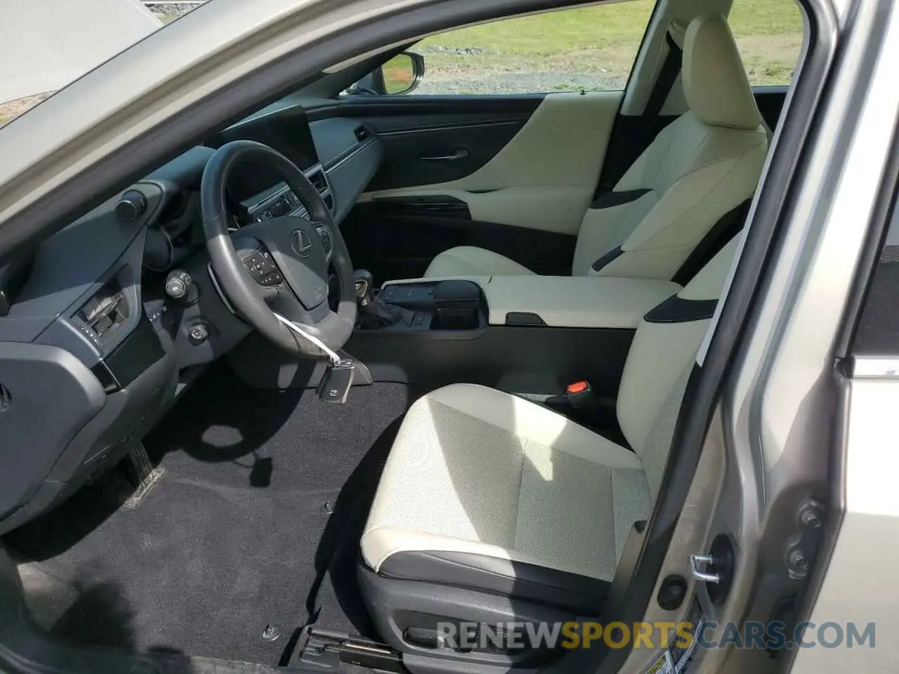 7 Photograph of a damaged car 58ADZ1B18NU113086 LEXUS ES350 2022