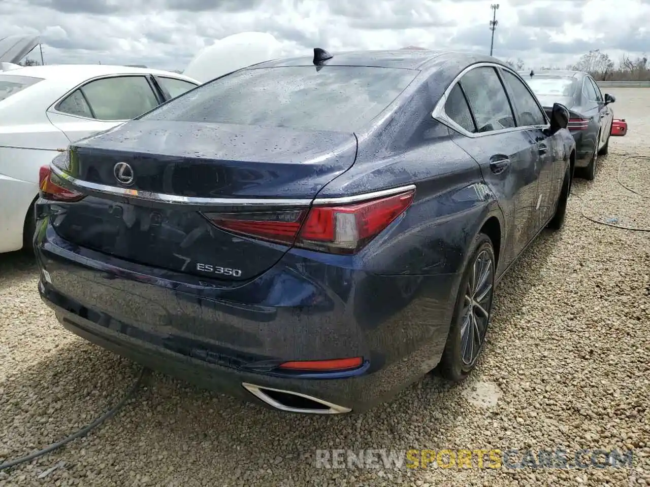 4 Photograph of a damaged car 58ADZ1B18NU118725 LEXUS ES350 2022