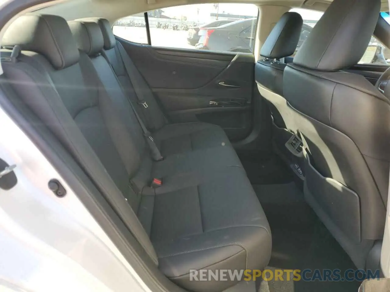 10 Photograph of a damaged car 58ADZ1B18NU124654 LEXUS ES350 2022
