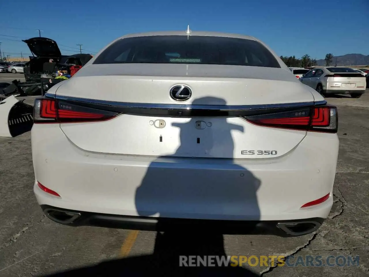 6 Photograph of a damaged car 58ADZ1B18NU124654 LEXUS ES350 2022