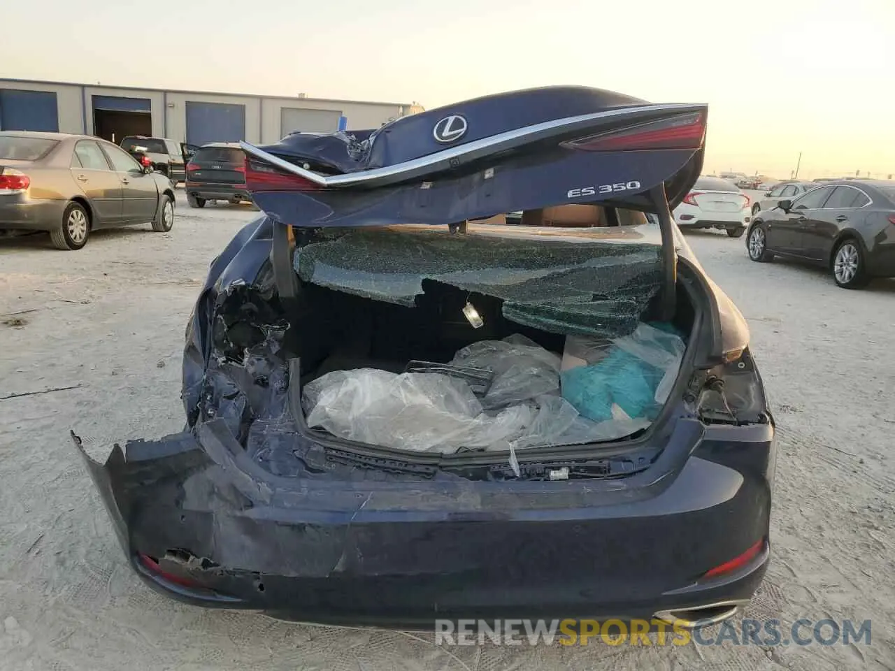 6 Photograph of a damaged car 58ADZ1B18NU126212 LEXUS ES350 2022