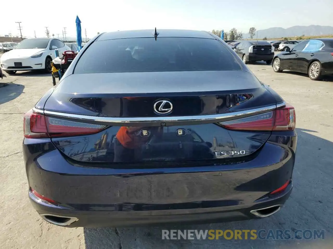 6 Photograph of a damaged car 58ADZ1B18NU135704 LEXUS ES350 2022